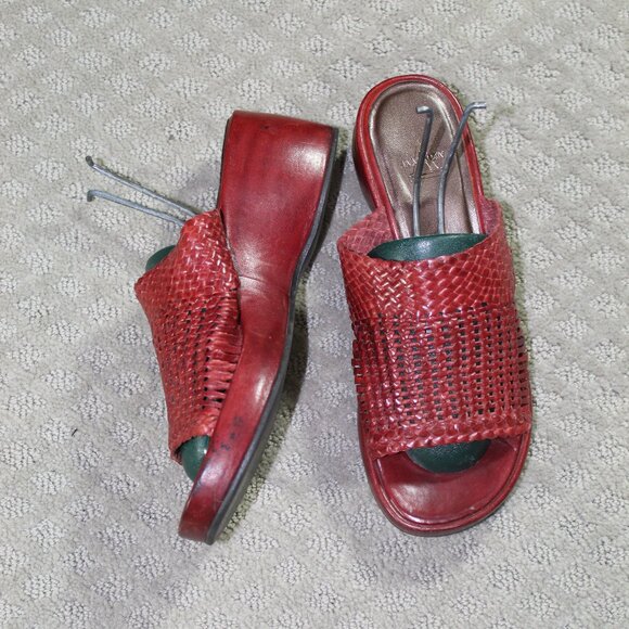 Anne Klein Women's Sz 7M Red Woven Slide On Platform Sandals - Picture 1 of 6